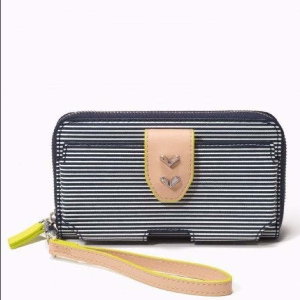 Stella & dot Madison tech wallet
